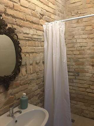 Хостелы Hostel GOSteam Гродно Четырехместный номер с собственной ванной комнатой-5