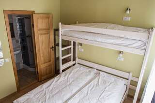 Хостелы Hostel GOSteam Гродно Cемейный номер с собственной ванной комнатой-8