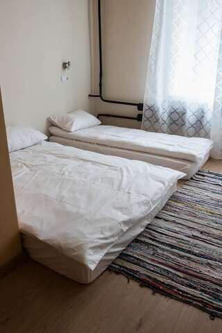 Хостелы Hostel GOSteam Гродно Cемейный номер с собственной ванной комнатой-9